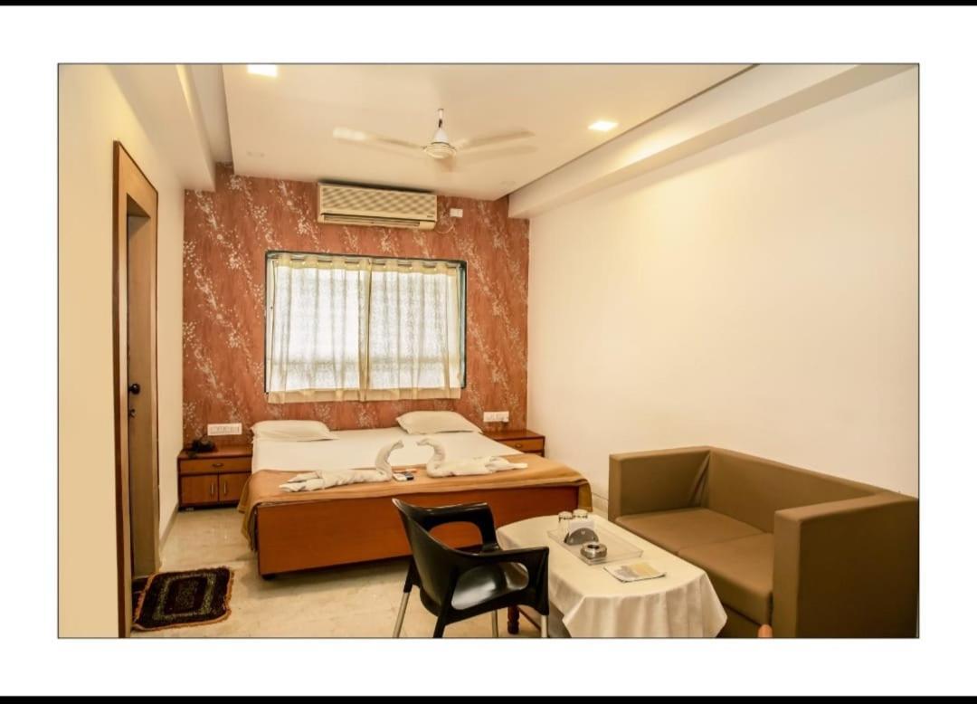 Hotel Sangram Palace Shirur Exterior foto