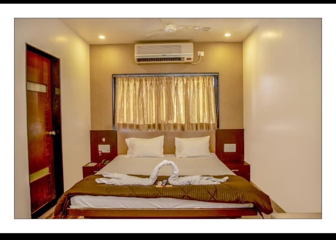 Hotel Sangram Palace Shirur Exterior foto