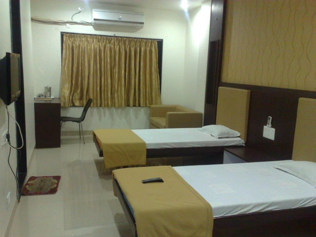 Hotel Sangram Palace Shirur Exterior foto